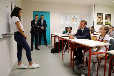 Emmanuel Macrona été accueilli lundi matindans un collège de Lavaloù il a assisté à la rentrée des classes des élèves de 6e.