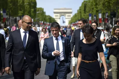 Trois ministres découvrent les Champs-Elysées sans voitures