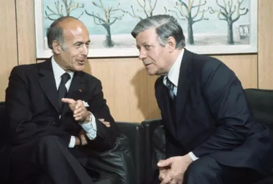 Valéry Giscard d'Estaing et le chancelier allemandHelmut Schmidt le 16 juin 1977.