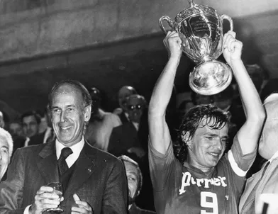 Valéry Giscard d'Estaing lors de la finale de la Coupe de France de football 1974.