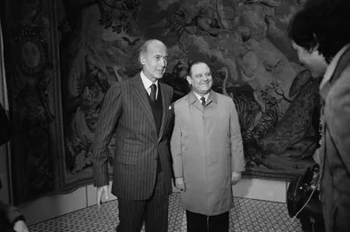 Valéry Giscard d'Estaing et Raymond Barre à l'aéroport d'Orly le 4 mars 1979, France.