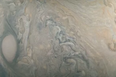 Les tempêtes qui se déchaînent sur la planète Jupiter, immortalisées par la caméra JunoCam de la sonde américaine Juno.