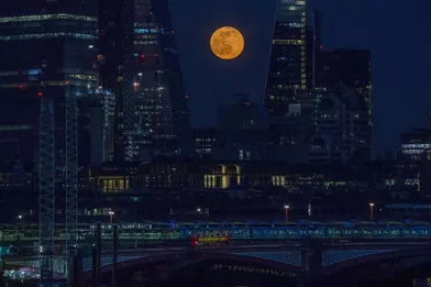 La pleine lune du 27 février 2021, à Londres.