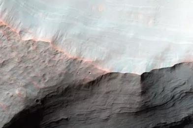 Le cratèreSaheki sur la planète Mars