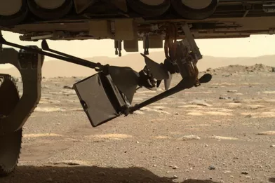 25 mars.Revoilà l'hélicoptère Ingenuity de la Nasa, caché sous le rover Perseverance actuellement sur Mars. La première tentative de vol motorisé et contrôlé d'un engin volant sur une autre planète est prévu le 8 avril.