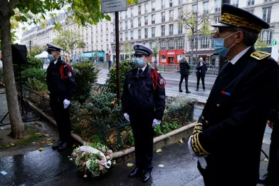 Cérémonie d'hommage au Comptoir Voltaire, l'un des lieux des attentats du 13 novembre 2015.
