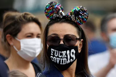 Disneyland Paris a rouvert ses portes au public le 15 juillet 2020 avec une capacité d'accueil limitée, après quatre mois de fermeture en raison de l'épidémie de coronavirus