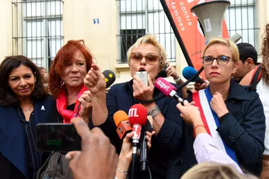 Anne Hidalgo, Eva Darlan,Muriel Robin et Clémentine Autain à une manifestation contre les violences faites aux femmes, à Paris, le 6 octobre 2018.