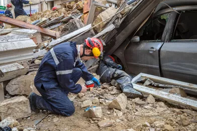 Lundi, deux immeubles se sont effondrés à Marseille, au 63 et au 65 rue d'Aubagne. L'AFP a recueilli les témoignages des survivants et des proches des victimes, alors que les secouristes cherchent toujours les disparus sous les ruines.