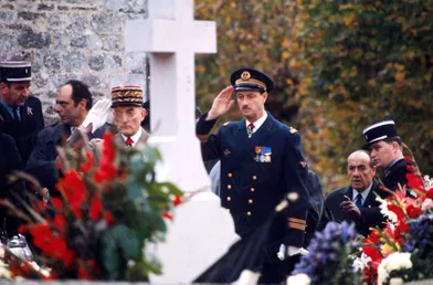 Le capitaine de vaisseau Philippe de Gaulle et le général Alain de Boissieu lors des funérailles de Charles de Gaulle à Colombey-lesDeux-Églises, le 12 novembre 1970.