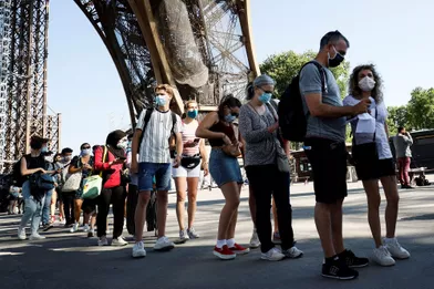 Fermée depuis le 13 mars, à cause du coronavirus, laTour Eiffela rouvert partiellement ses portes aux touristes jeudi.