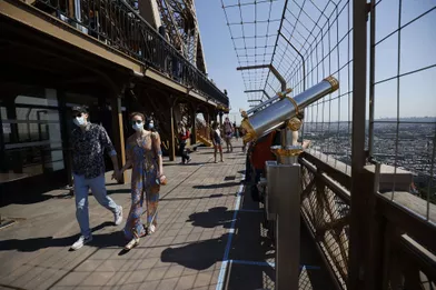 Fermée depuis le 13 mars, à cause du coronavirus, laTour Eiffela rouvert partiellement ses portes aux touristes jeudi.
