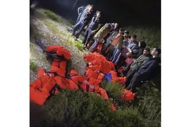 Ces migrants ont été interceptés par les forces de police françaises alors qu’ils s’apprêtaient à prendre la mer. À Calais, cet été.