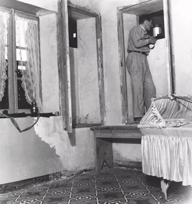 Mai 1955, en Kabylie, l’un des principaux foyers de l’insurrection indépendantiste. Un garde forestier en faction chez lui, après que sa femme a fui avec leur enfant