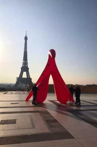 Le clitoris géant installé au Trocadéro, le 8 mars 2021.