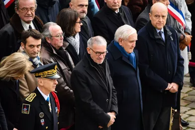 Alain Juppé, Jean-Pierre Raffarin et, au second rang, Florian Philippot aux Invalides pour l'hommage aux 13 soldats tués au Mali.