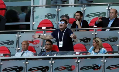 Les larmes de Messi et Maradona 