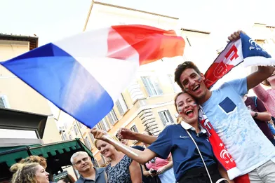 L'équipe de France de football a remporté une deuxième Coupe du monde en dominant la Croatie (4-2), dimanche, à Moscou en Russie. Et c'est tout un peuple qui chante et danse ce soir.