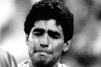 Diego Maradona en larmes après la défaite de l'Argentine en finale 1990.