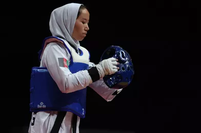 Zakia Khudadadi, athlète paralympique afghane a participé jeudi à l’épreuve de taekwondo, combattant à deux reprises avant de se faire éliminer.