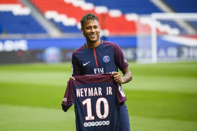 Neymar a effectué ses premiers dribbles avec le maillot du PSG.