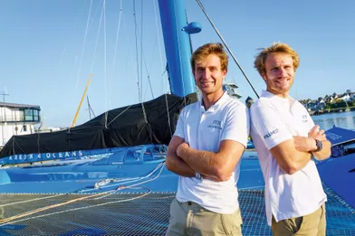 François Gabart et son coéquipier Tom Laperche (à g.), 24 ans, le plus jeune navigateur sur les Ultim.