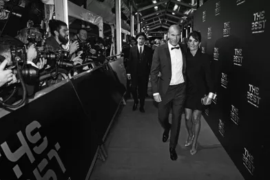 Avec Véronique pour les Fifa Football Awards, le 23 octobre 2017. Zizou y remportera le titre de meilleur entraîneur mondial.