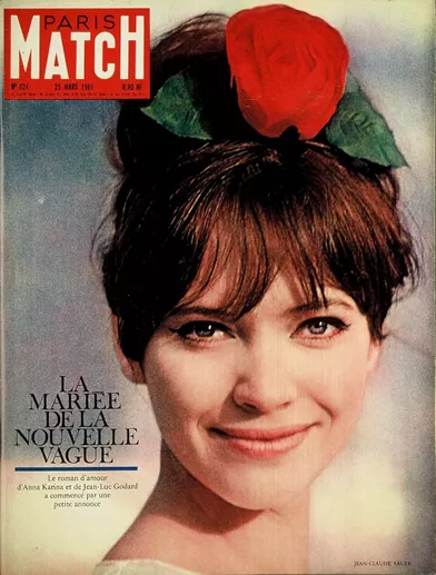 Anna Karina en couverture de Paris Match n°624 du 25 mars 1961. L'actrice s'est mariée, trois semaines auparavant en Suisse, avec Jean-Luc Godard qu'elle a rencontré suite à une petite annonce pour &quot;Le Petit Soldat&quot;.