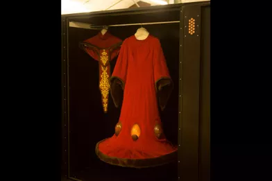 La robe écarlate de la reine Amidala incarnée par Natalie Portman. 