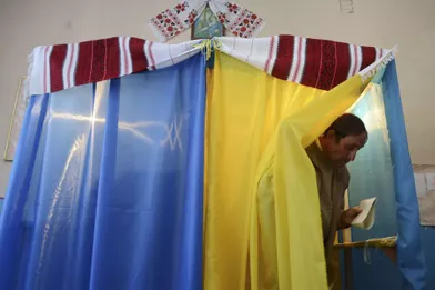 Un bureau de vote, deFiina, dans l'oblast de Lviv.