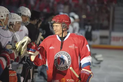 Vladimir Poutine a enfilé sa tenue de hockeyeur à l'occasion d'un match spécial à Sotchi.