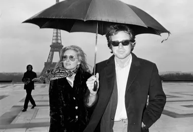 Faye Dunaway et Warren Beatty, à Paris pour la promotion de « Bonnie and Clyde » d’Arthur Penn, en février 1968.