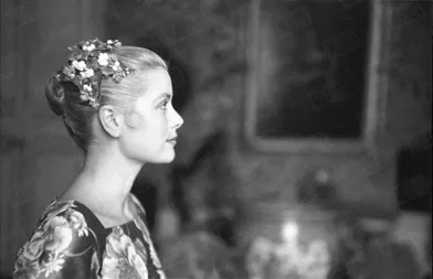 Grace Kelly lors de sa rencontre avec son futur époux Rainier III, au Palais Princier de Monaco, le 6 mai 1955.