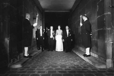 Grace de Monaco et le prince Rainier, lors de la soirée donnée en leur honneur par la Mairie de Paris, à l'Hôtel de Lauzun sur l'île Saint-Louis, à Paris, en octobre 1959.