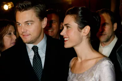 Elle pose avec Leonardo DiCaprio lors de l'avant-première de «Blood Diamond» à Hollywood le 6 décembre 2006. 