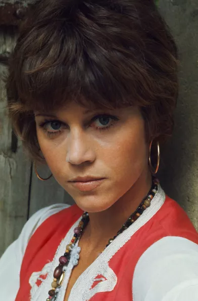 Jane Fonda dans sa propriété de campagne, à 80 km de Paris, en 1969.