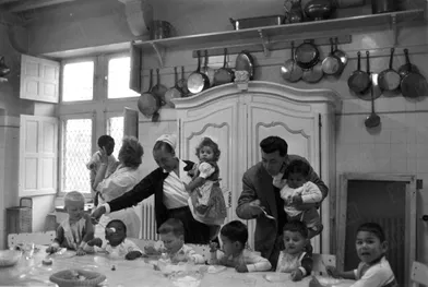 En 1959 Josephine Baker Adopte Le Bebe Des Poubelles Son Enfant De Noel