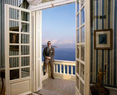 Karl Lagerfeld, dans sa villa &quot;L'Amorosa&quot;, qui surplombe la baie de Monte-Carlo, à Monaco en octobre 1988.