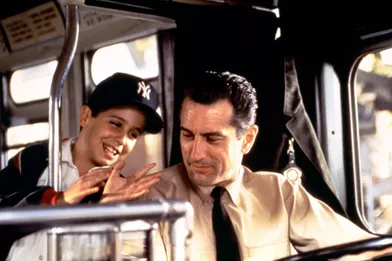 Robert De Niro est également réalisateur. En 1993, il passe derrière la caméra pour diriger le film «Il était une fois le Bronx». Il partagera l'affiche avec le jeune Francis Capra. 