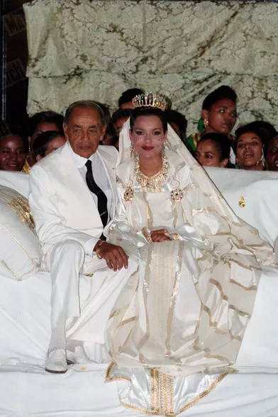 Le roi Hassan II du Maroc et sa filleLalla Hasnaa,lors de son mariage en septembre 1994.