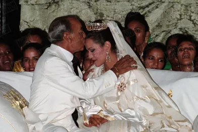 Le roi Hassan II du Maroc et sa filleLalla Hasnaa,lors de son mariageen septembre 1994.