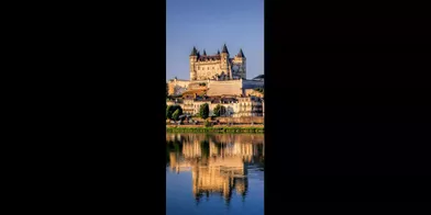 Ce château-palais fut la résidence des Ducs d’Anjou aux XIVe et XVe siècles. Le Château de Saumur fut érigé par la dynastie des Valois. Il a été racheté par la ville de Saumur en 1906 pour y abriter le Musée de France. (voir l’épingle)Suivez nous sur Pinterest !
