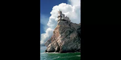 Situé enUkraine, ce château culmine à 40 mètres de la Mer Noire. Il a été érigé entre 1911 et 1912. (voir l’épingle)Suivez nous sur Pinterest !