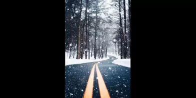 Bien que le paysage soit magnifique, mieux vaut être prudent sur ce genre de route glacée. (voir l’épingle)Suivez nous sur Pinterest!