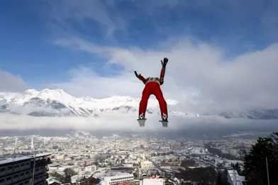 Coulisses, à-côtés, images surprenantes, Paris Match vous propose de découvrir le meilleur de l’actualité sportive de la semaine du 29 décembre au dimanche 4 janvier.Ici, le Norvégien Anders Fannemel s'envole lors d'un tournoi de saut à ski à Innsbruck, en Autriche.
