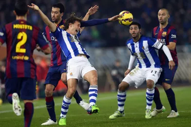 Passe d'armes lors d'une rencontre entre Barcelone et Real Sociedad, àSan Sebastian.