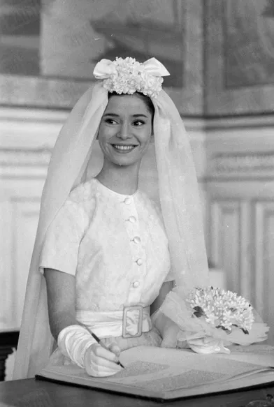 Marie-José Nat sur le tournage du sketch réalisé par René Clair pour le film «La Française et l'Amour», en avril 1960.