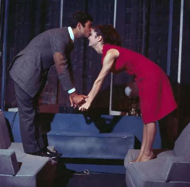Marie-José Nat et Jean-Claude Brialy, partenaires de « Un dimanche à New York », au Théâtre du Palais-Royal,en décembre 1959.