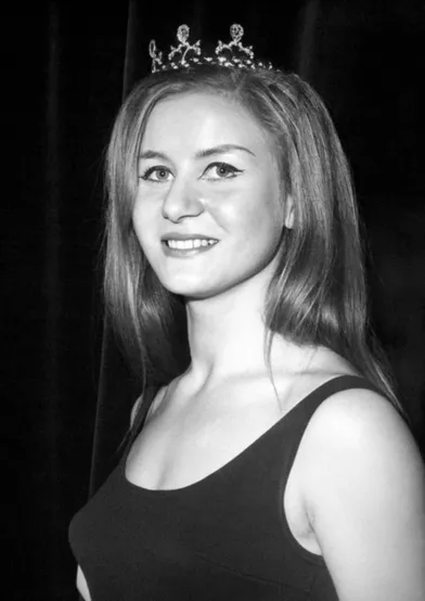 Jeanne Beck élue Miss France 1967, au casino d'Enghien en décembre 1966.