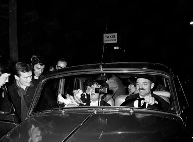 Les Beatles après deux concerts donnés le même jour au Palais des Sports de Paris, en juin 1965.